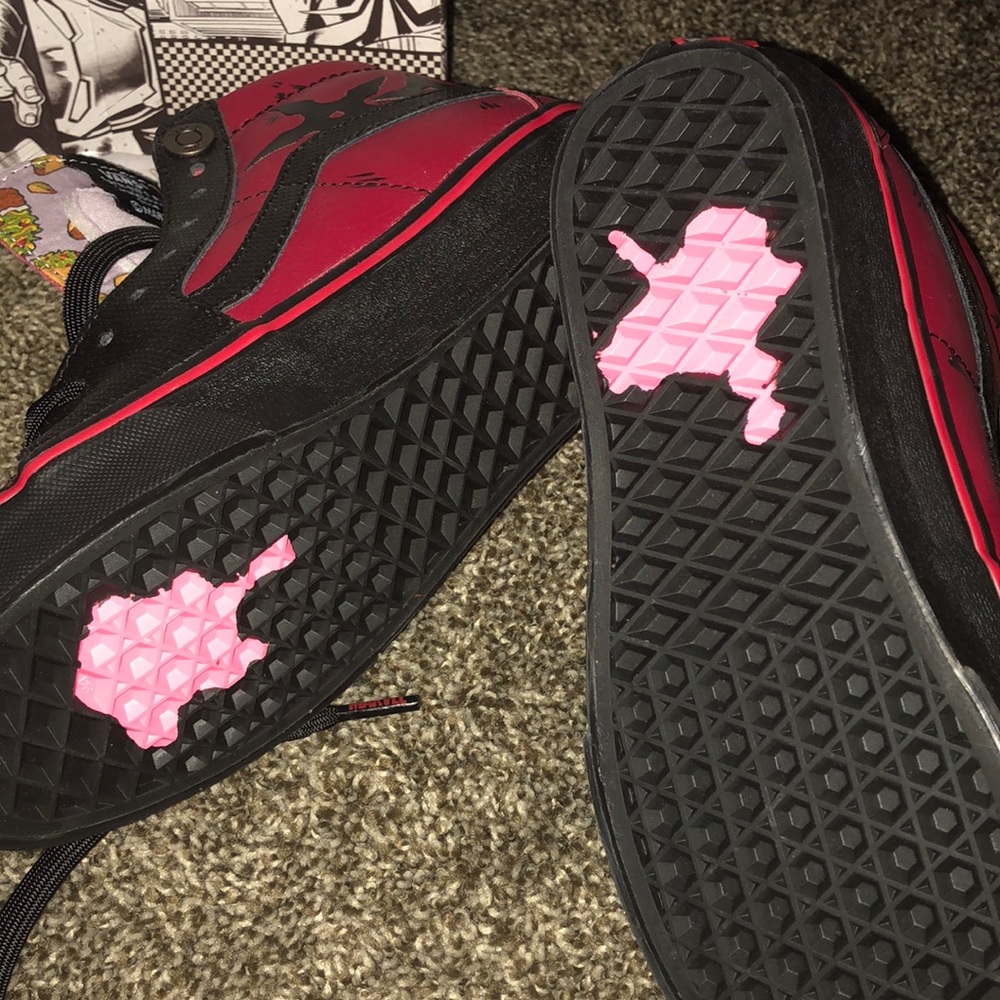 NIB VANS LEATHER HI TOP DEADPOOL SNEAKERS SHOES 4 - Picture 3 of 5